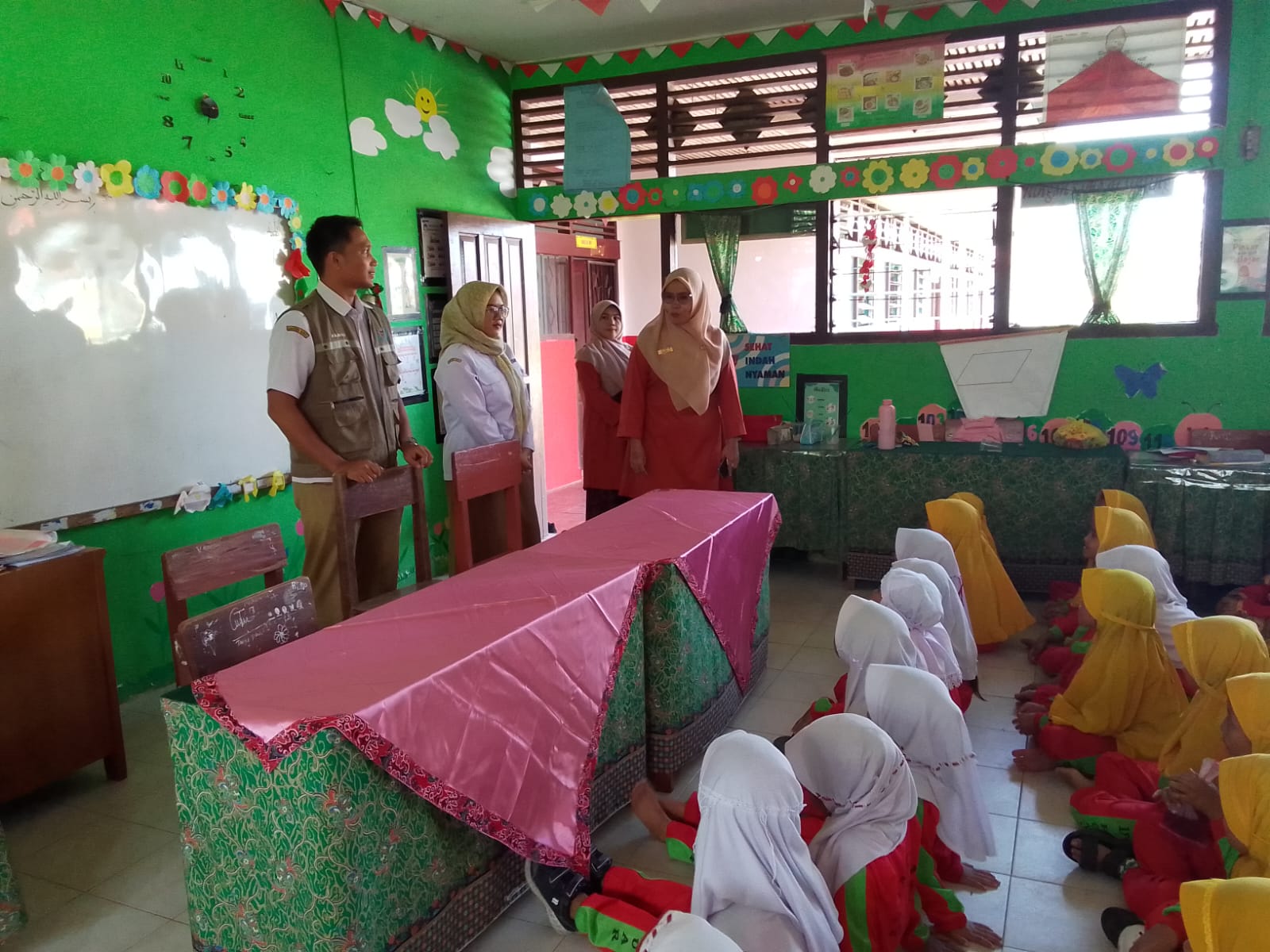 Perpustakaan Keliling ke SDN 18 Koto Lua, Kecamatan Pauh